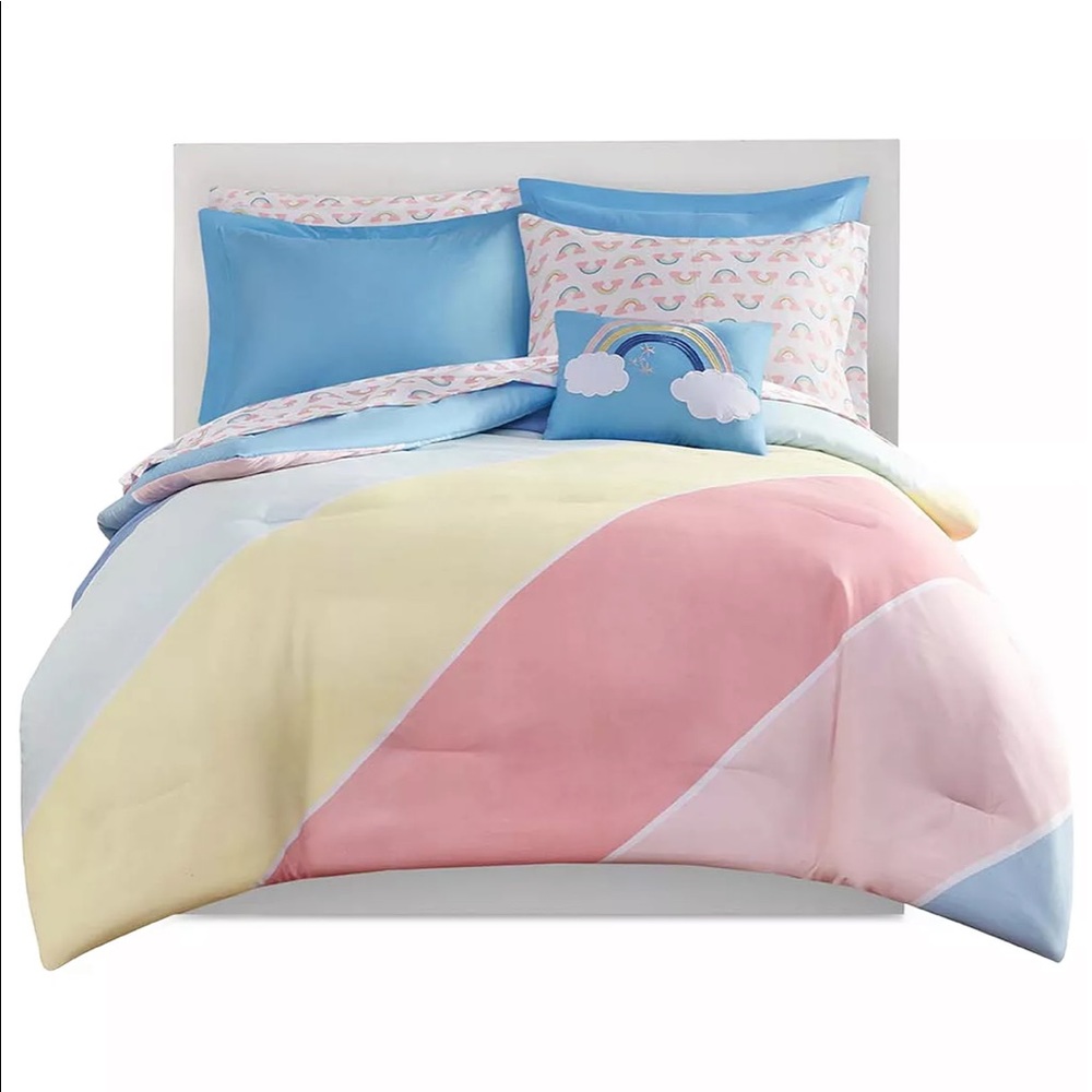 URBAN DREAMS Chloe Comforter Sets